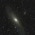 星☆クラブ横浜に入会し、撮影方法を教えてもらって、念願のDSO(Deep Sky Object)の初撮影に成功しました!9月の八ヶ岳合宿。被写体は、みんな大好きアンドロメダ銀河。初めてなので構図含めてあまり上手く撮れていませんが、プレートソルブや、画像処理も全て初。とにかく記念の1枚目です。